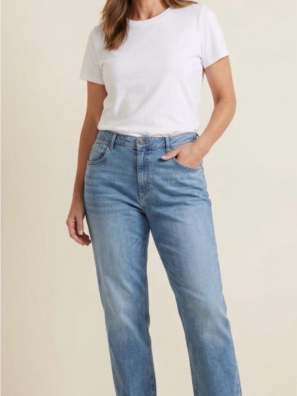 Pilcro women’s Medium wash Blue Mid rise Straight Jeans Sz34P NWOT